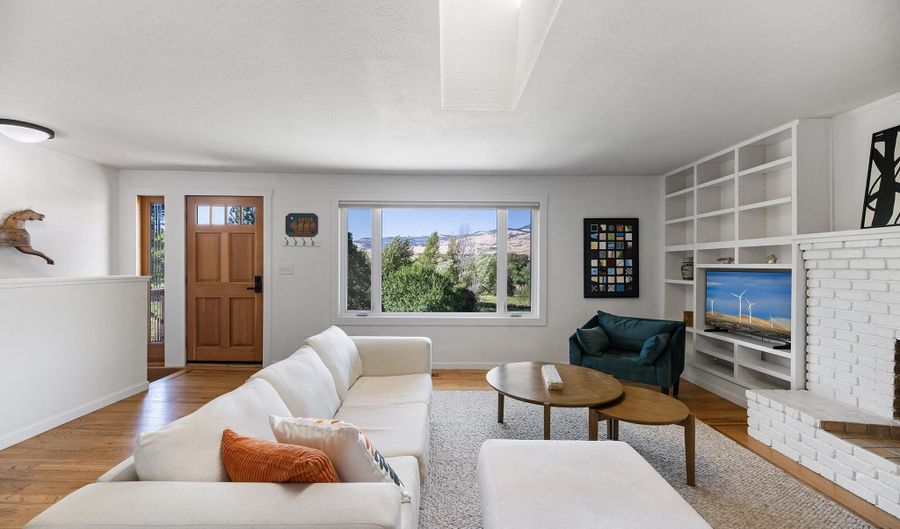 304 Clinton St, Ashland, OR 97520 - 3 Beds, 2 Bath