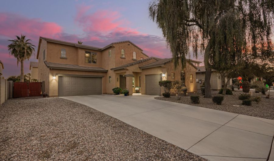 1481 E LAUREL Dr, Casa Grande, AZ 85122 - 5 Beds, 3 Bath