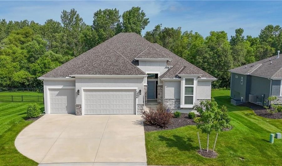 14500 Aurora Ln, Basehor, KS 66007 - 4 Beds, 3 Bath