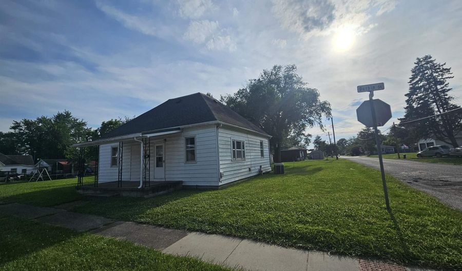 702 S Durbin St, Bicknell, IN 47512 - 2 Beds, 1 Bath