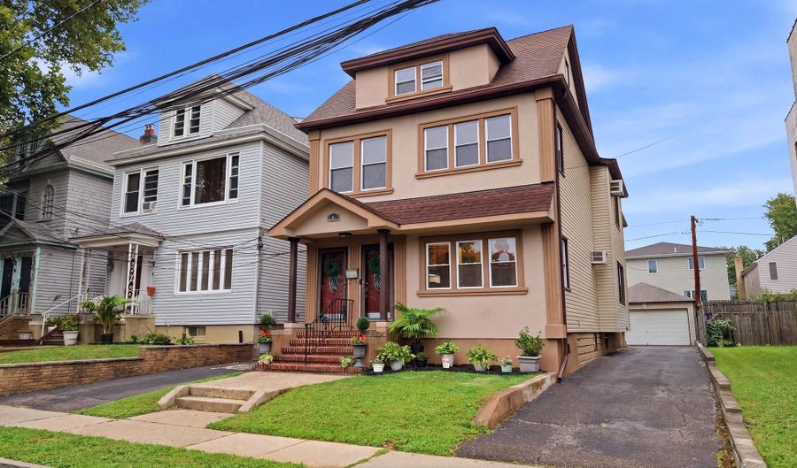 9 LINCOLN Pkwy, Bayonne, NJ 07002 - 6 Beds, 4 Bath