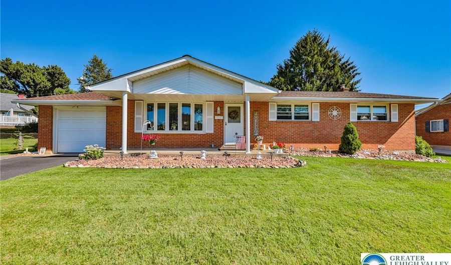 3016 Coplay Ln, North Whitehall, PA 18052 - 3 Beds, 2 Bath