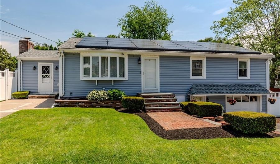 7 Oakcrest Dr, North Providence, RI 02904 - 3 Beds, 2 Bath