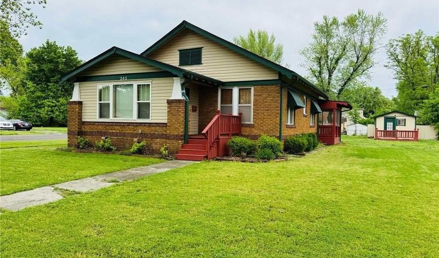 243 E 17th St, Baxter Springs, KS 66713 - 2 Beds, 1 Bath