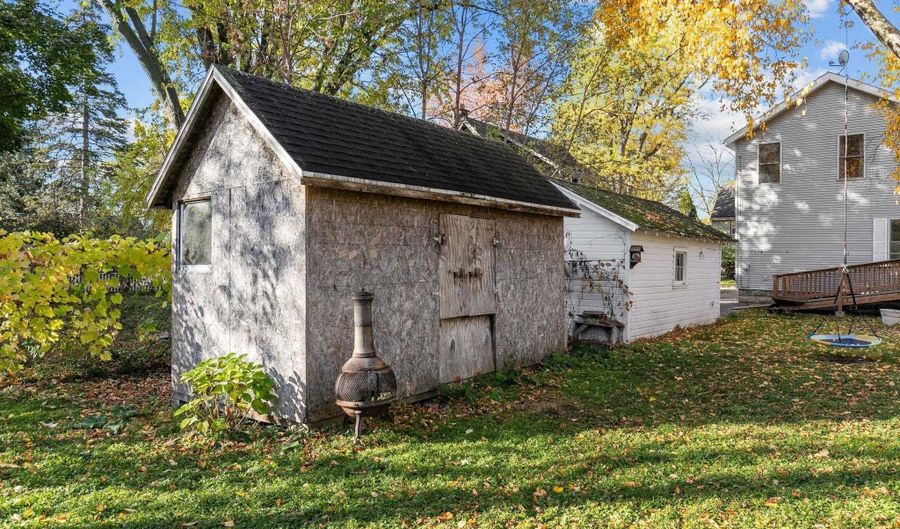 1600 N SUPERIOR St, Appleton, WI 54911 - 3 Beds, 2 Bath