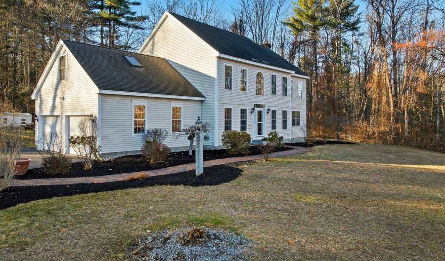 18 Holbrook Rd, Bedford, NH 03110 - 4 Beds, 3 Bath