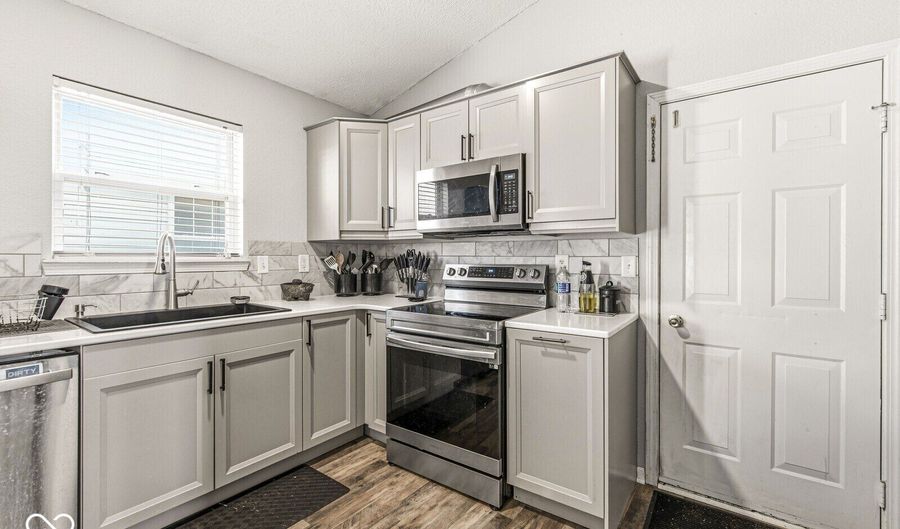 7312 Kimble Dr, Indianapolis, IN 46217 - 3 Beds, 2 Bath
