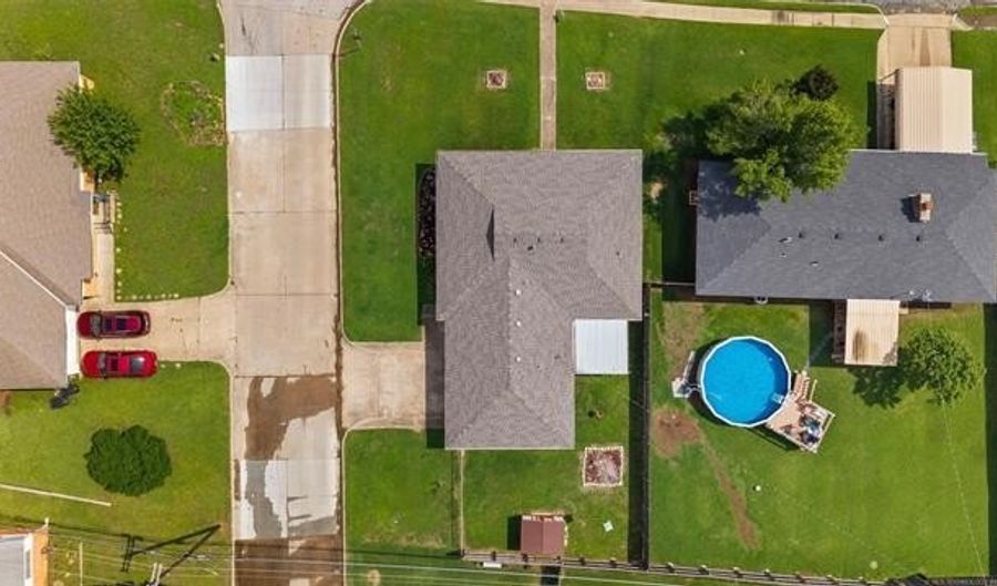 4112 E Frank Phillips Blvd, Bartlesville, OK 74006 - 2 Beds, 2 Bath