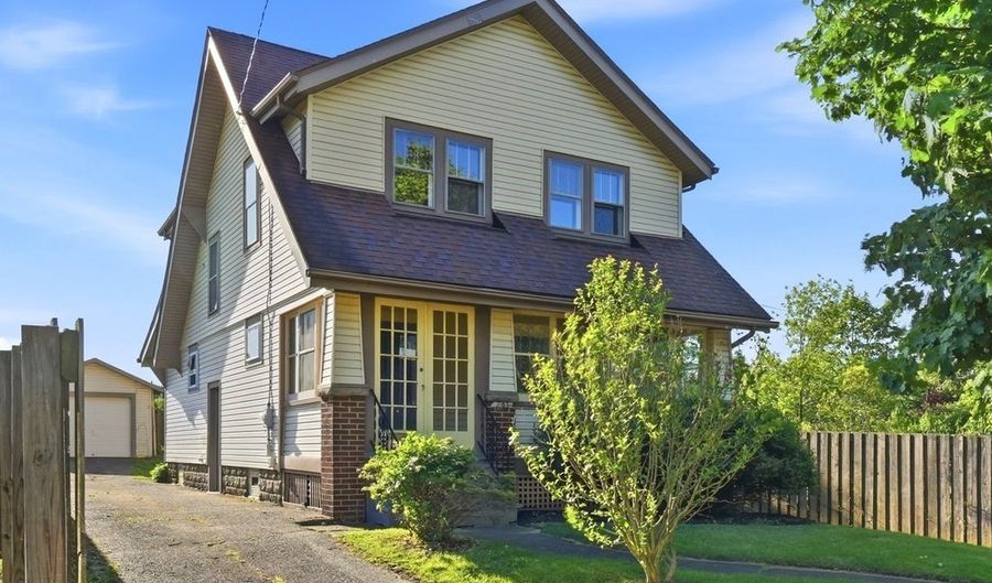 761 Glendora Ave, Akron, OH 44320 - 3 Beds, 2 Bath