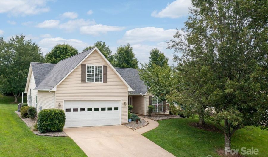 316 Pole Barn Dr, Asheville, NC 28806 - 3 Beds, 2 Bath