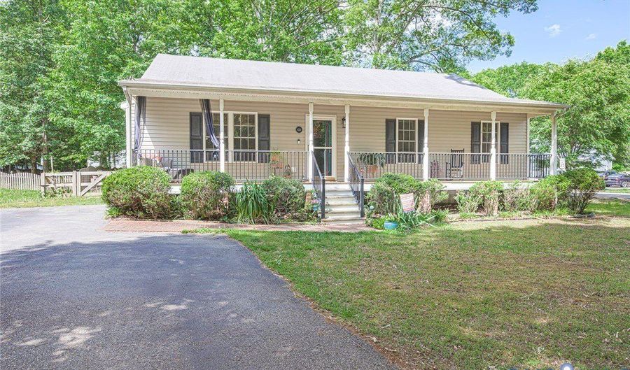 424 N James St, Ashland, VA 23005 - 3 Beds, 2 Bath