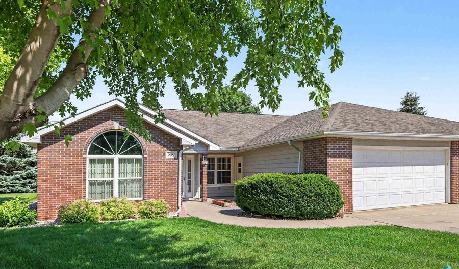 2051 Arbor Rdg, Brookings, SD 57006 - 3 Beds, 2 Bath