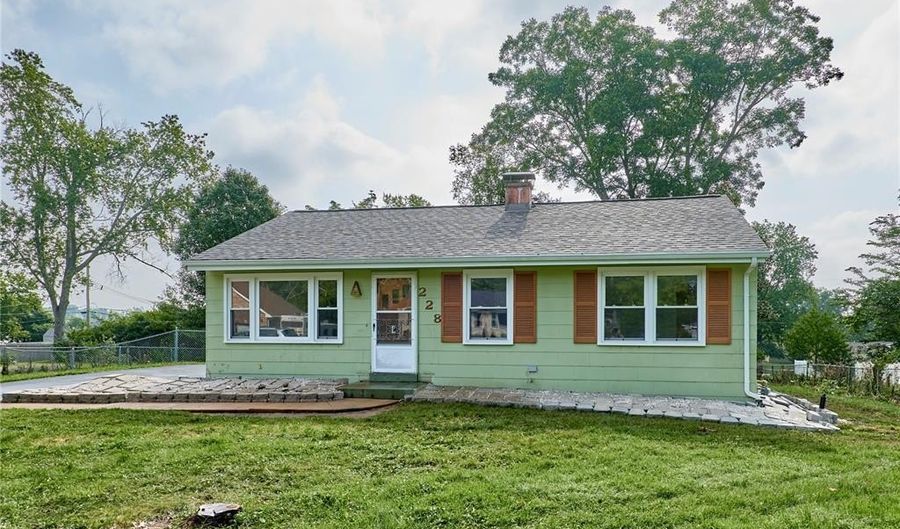 228 Newton Pl, Ballwin, MO 63021 - 3 Beds, 1 Bath