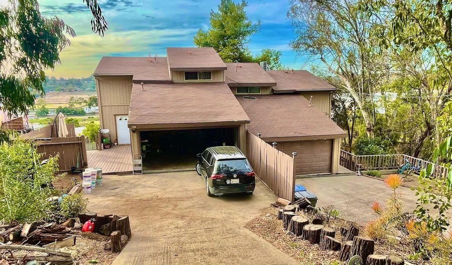 1818 Helix St, Spring Valley, CA 91977 - 8 Beds, 6 Bath