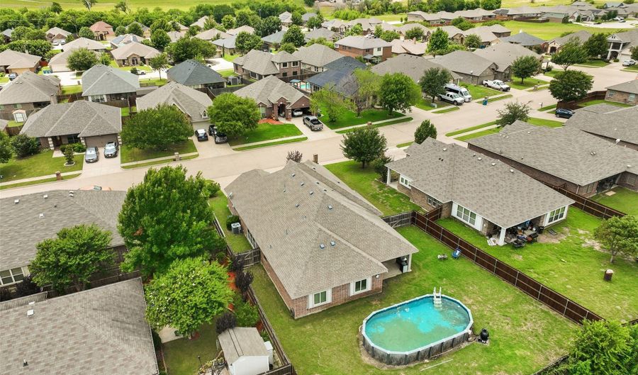 204 Briarstone Dr, Alvarado, TX 76009 - 3 Beds, 2 Bath