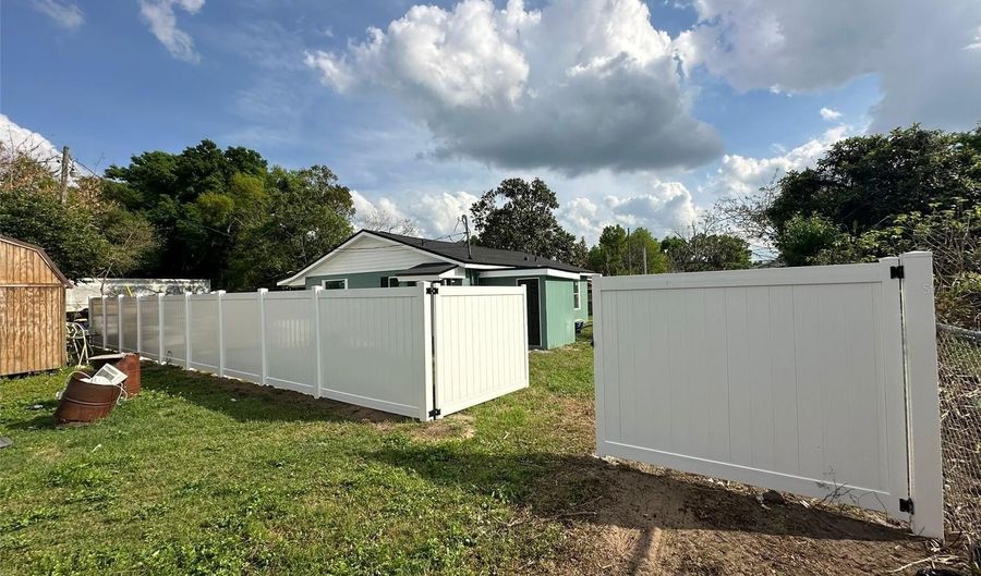 2015 LAUREL St, Bartow, FL 33830 - 3 Beds, 1 Bath