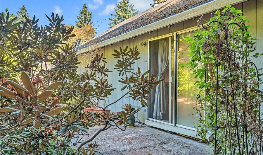 18855 SE RIVER Rd, Milwaukie, OR 97267 - 3 Beds, 2 Bath