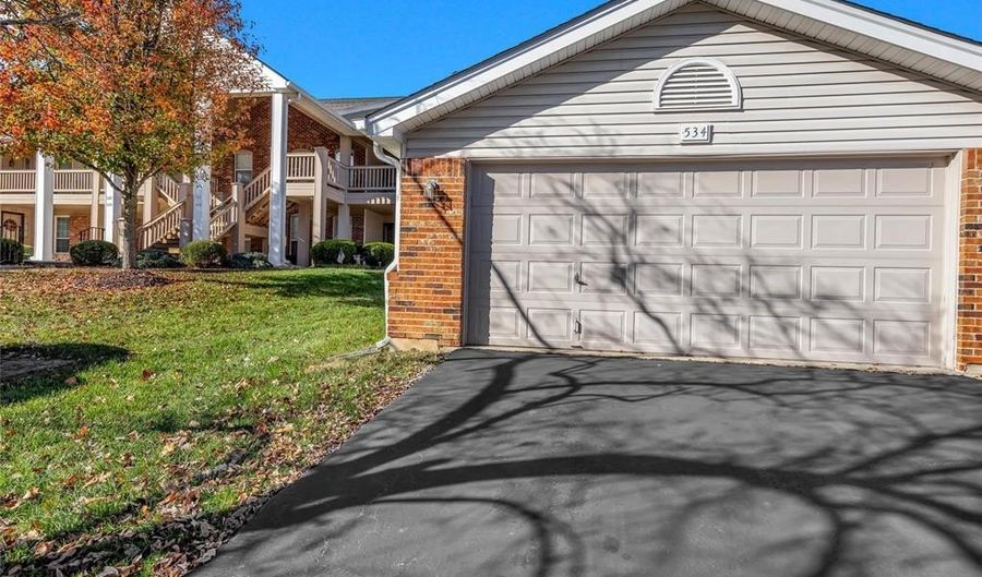 534 Oak Ridge Trails Ct, Ballwin, MO 63021 - 2 Beds, 2 Bath