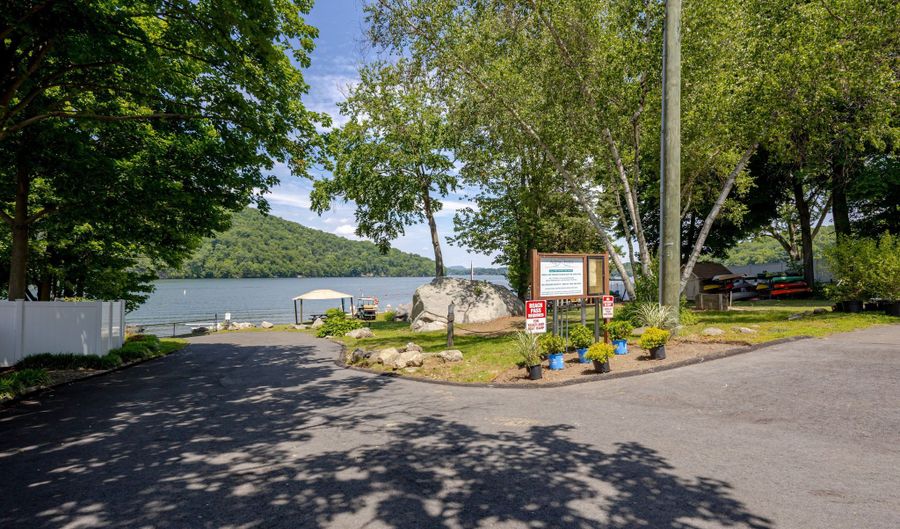 10 Baxter St, Danbury, CT 06811 - 2 Beds, 2 Bath