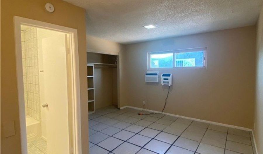 236 W Philadelphia Ave 4, Las Vegas, NV 89102 - 1 Beds, 1 Bath