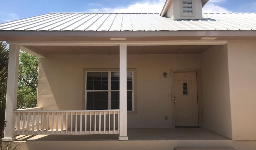905 W Eagle Pass, Alpine, TX 79830 - 2 Beds, 2 Bath