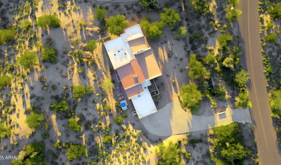 8249 E CAREFREE Dr, Carefree, AZ 85377 - 3 Beds, 2 Bath