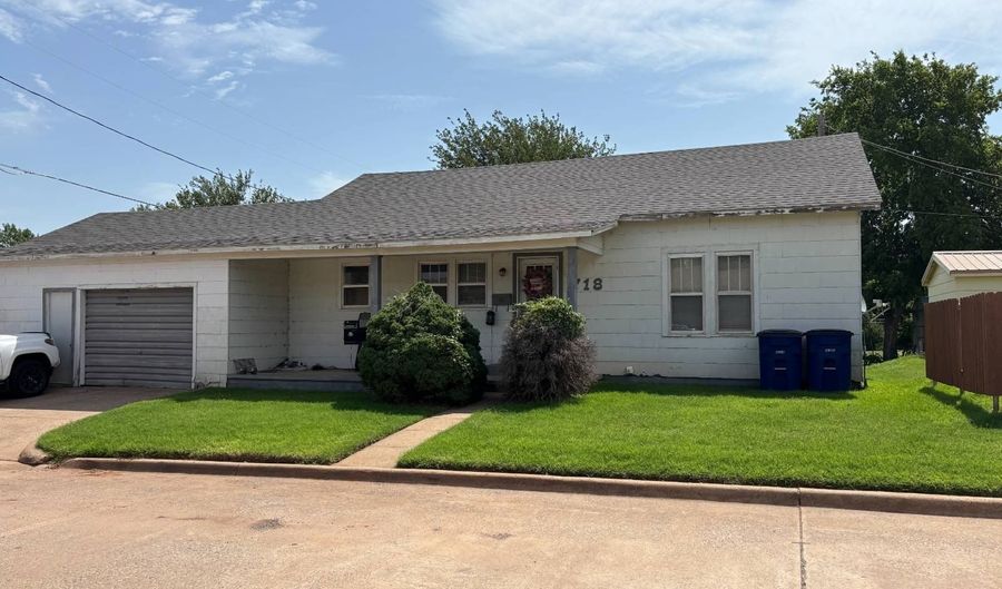 718 11th St, Alva, OK 73717 - 2 Beds, 1 Bath
