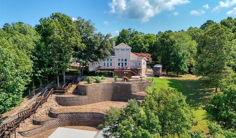 390 Branch Loop Rd, Big Sandy, TN 38221 - 3 Beds, 4 Bath