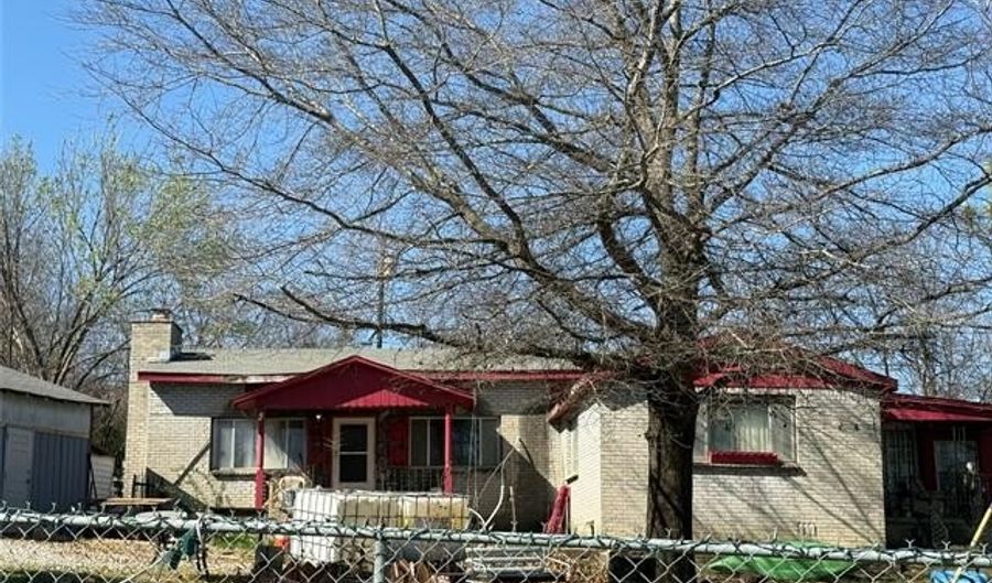 301 W Main St, Beggs, OK 74421 - 2 Beds, 1 Bath