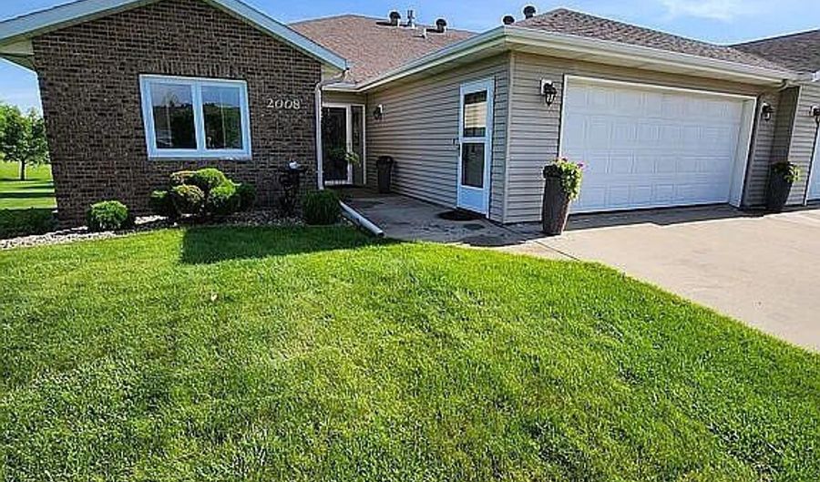 2008 NW 20th Ave, Aberdeen, SD 57401 - 2 Beds, 3 Bath