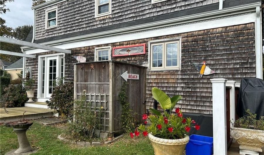 7 Boulevard E, Middletown, RI 02842 - 3 Beds, 2 Bath
