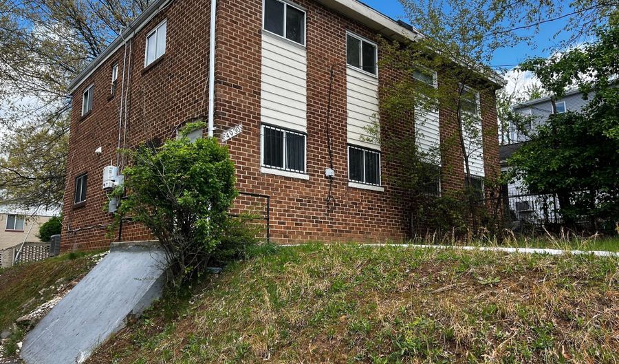 4930 EADS Pl NE, Washington, DC 20019 - 3 Beds, 2 Bath