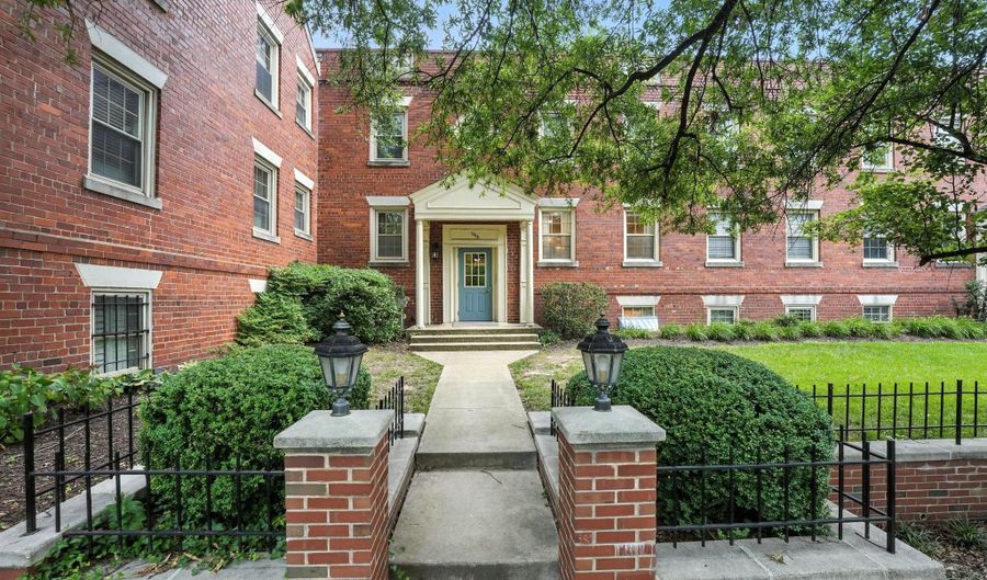 1305 E ABINGDON Dr 2, Alexandria, VA 22314 - 1 Beds, 1 Bath