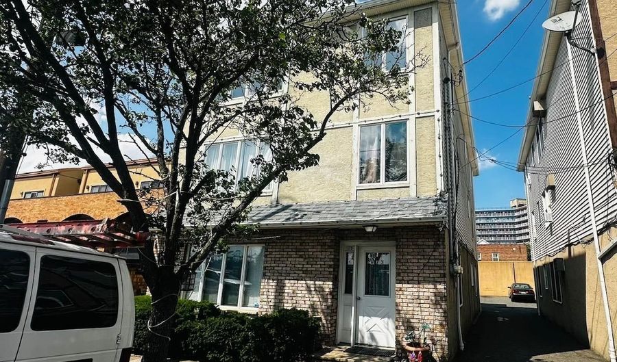 173 W 21ST St, Bayonne, NJ 07002 - 2 Beds, 1 Bath