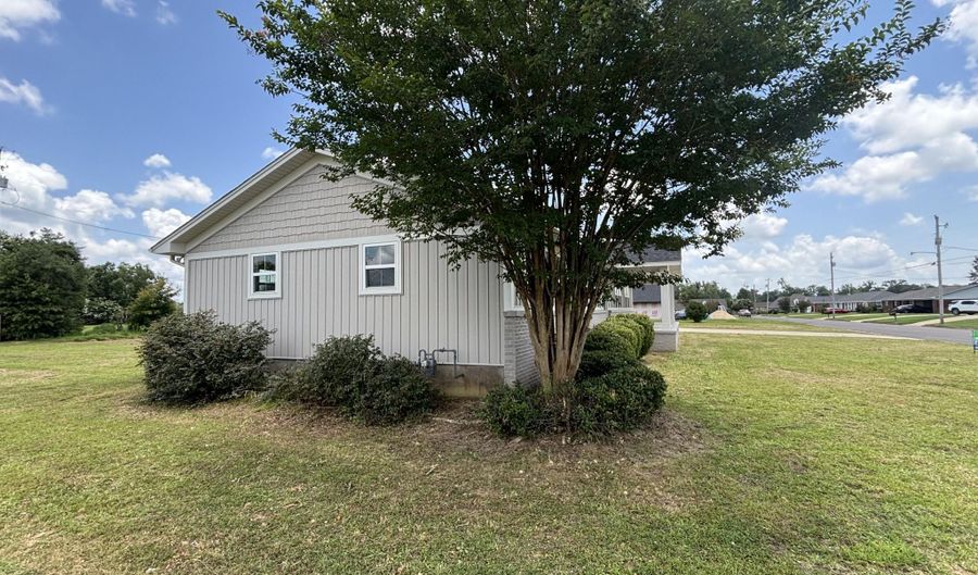 1210 Lake Dr, Amory, MS 38821 - 4 Beds, 2 Bath
