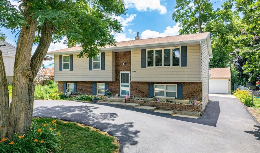 409 Maplewood Dr, Antioch, IL 60002 - 5 Beds, 2 Bath
