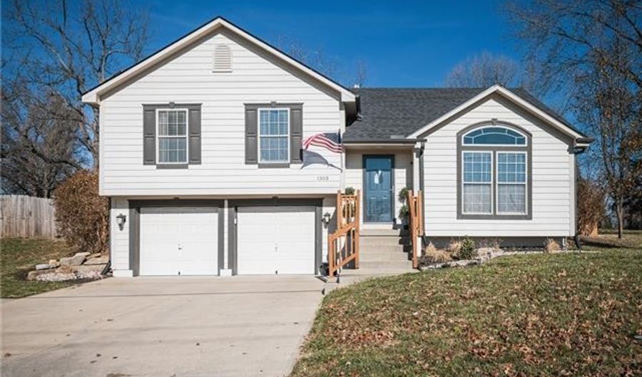 1303 Wright St, Pleasant Hill, MO 64080 - 4 Beds, 3 Bath