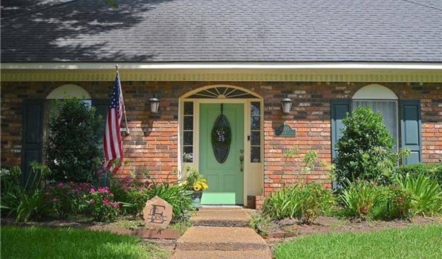 4800 WARWICK Blvd, Alexandria, LA 71303 - 3 Beds, 2 Bath