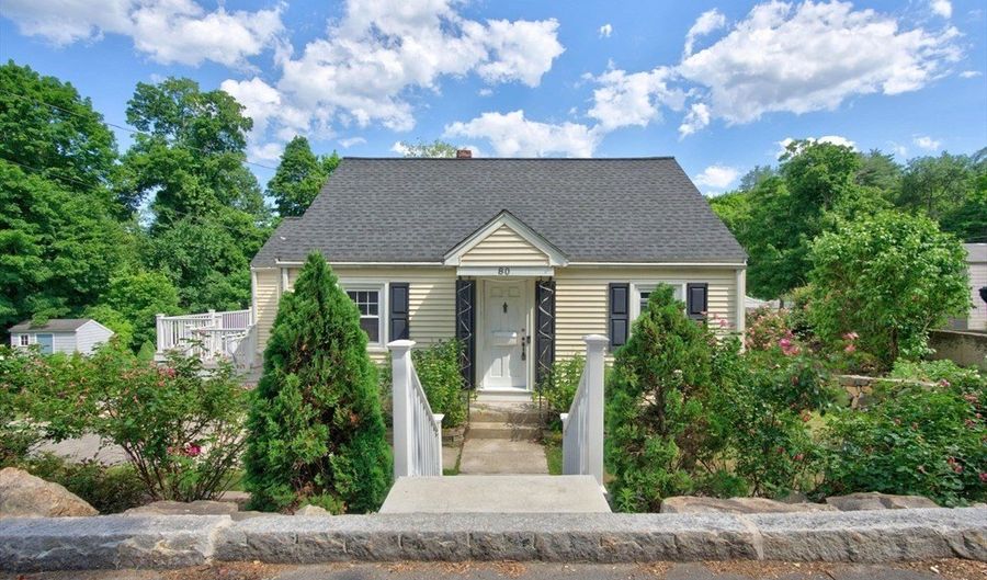 80 Stevens St, Andover, MA 01810 - 3 Beds, 1 Bath