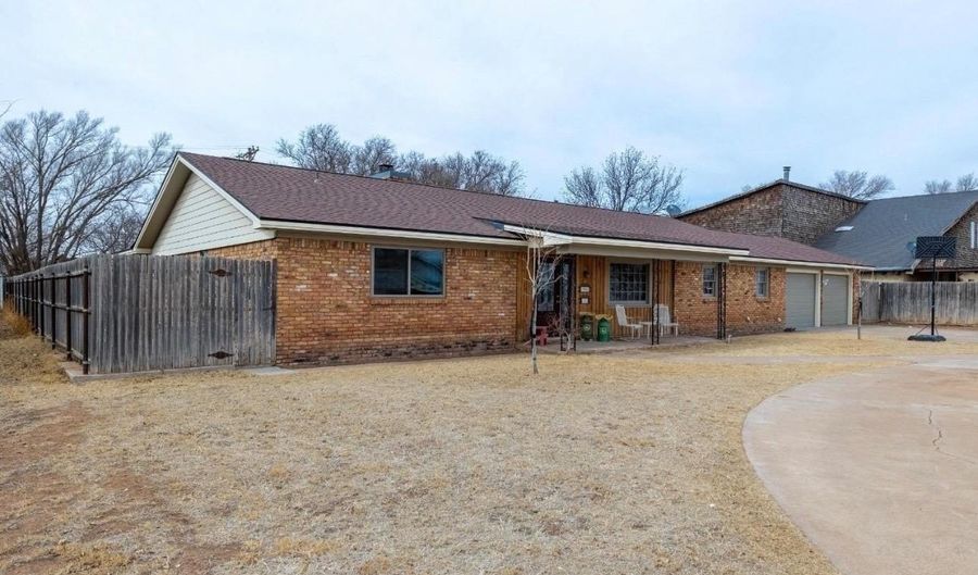 605 Main St, Anton, TX 79313 - 4 Beds, 3 Bath