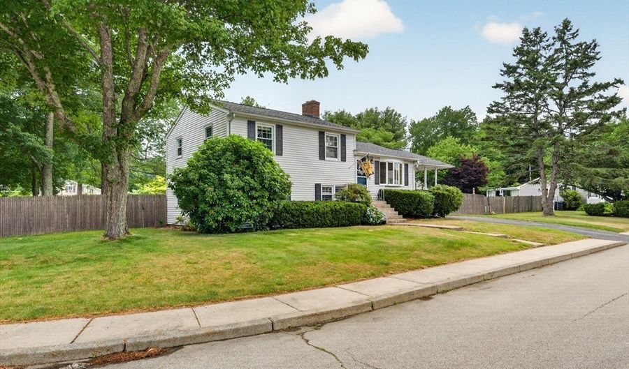 7 Englewood Rd, Coventry, RI 02816 - 3 Beds, 2 Bath