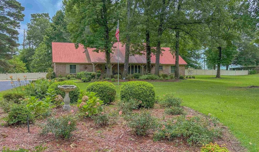 957 Hwy 259 S, De Kalb, TX 75559 - 3 Beds, 3 Bath