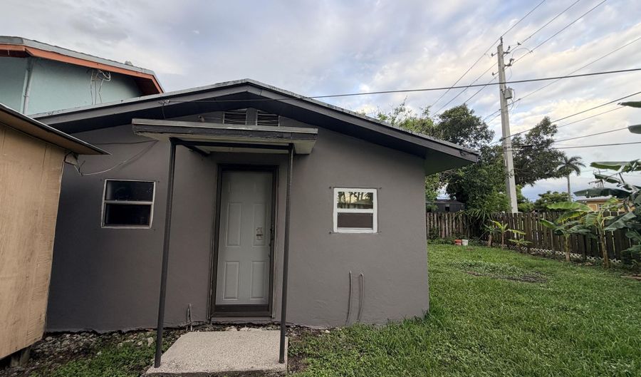 208 NW Avenue H Pl, Belle Glade, FL 33430 - 3 Beds, 2 Bath
