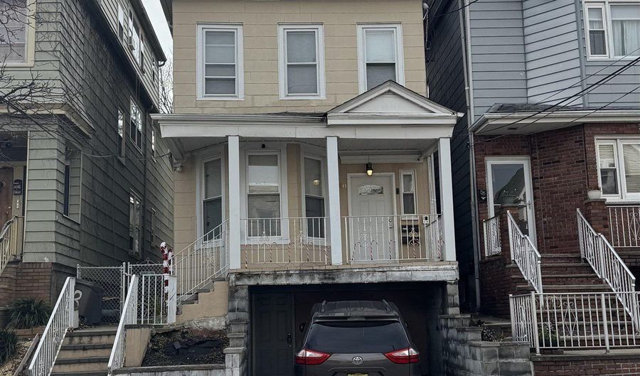 40 WILLOW St, Bayonne, NJ 07002 - 1 Beds, 1 Bath