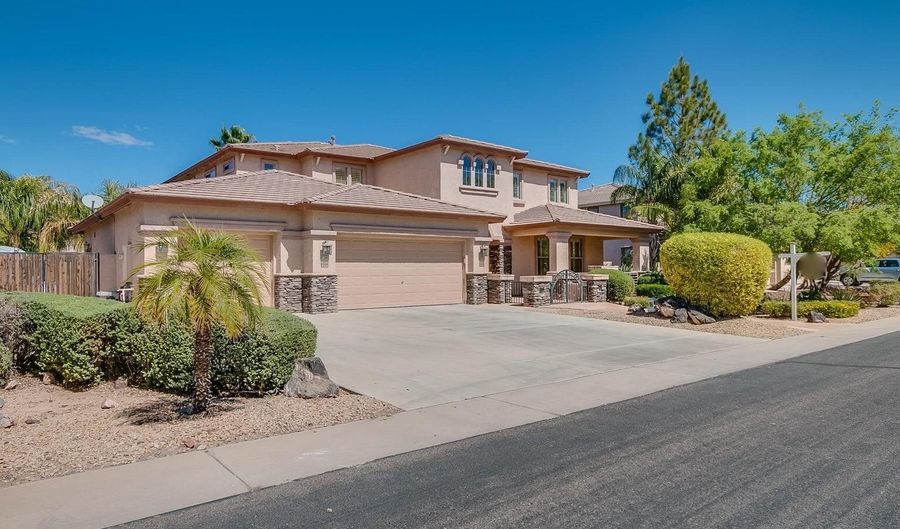 2892 E BEECHNUT Pl, Chandler, AZ 85249 - 6 Beds, 5 Bath