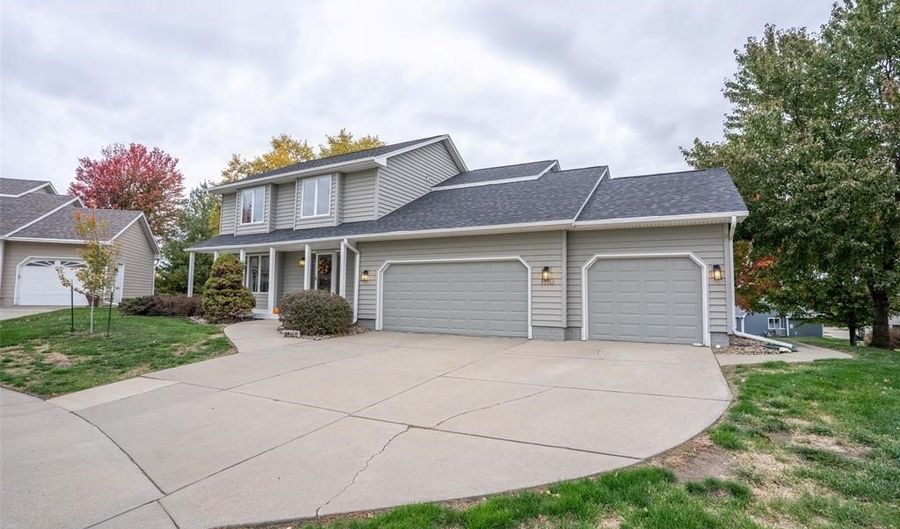 1110 Sandalwood Ct SW, Altoona, IA 50009 - 5 Beds, 4 Bath