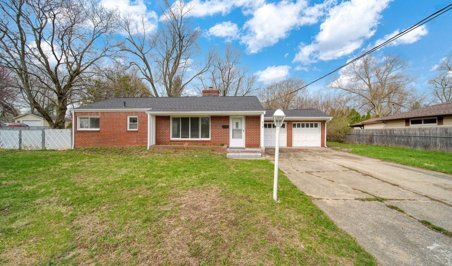 418 S Scott St, Adrian, MI 49221 - 2 Beds, 1 Bath