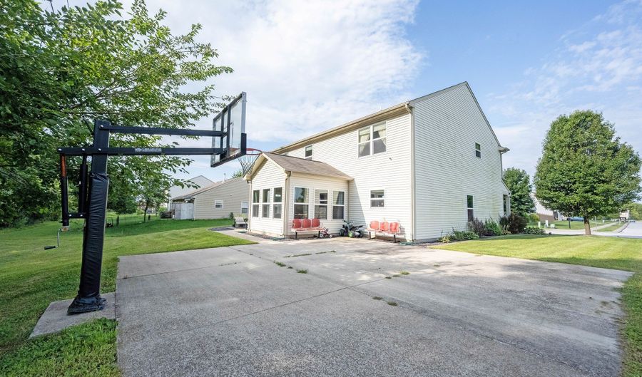 1535 Rosewood Dr, Avon, IN 46123 - 4 Beds, 3 Bath