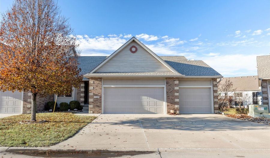 1108 NW Waterfront Dr, Ankeny, IA 50023 - 3 Beds, 3 Bath