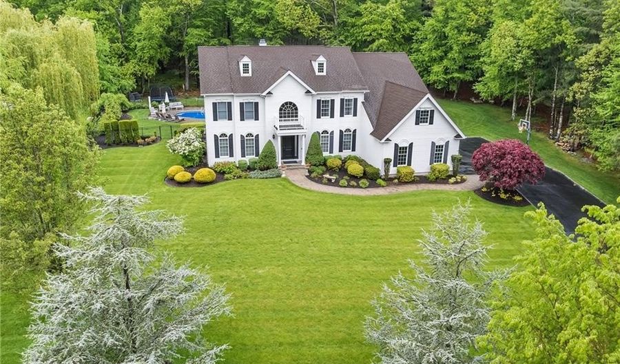 30 Lenihan Ln, East Greenwich, RI 02818 - 4 Beds, 6 Bath